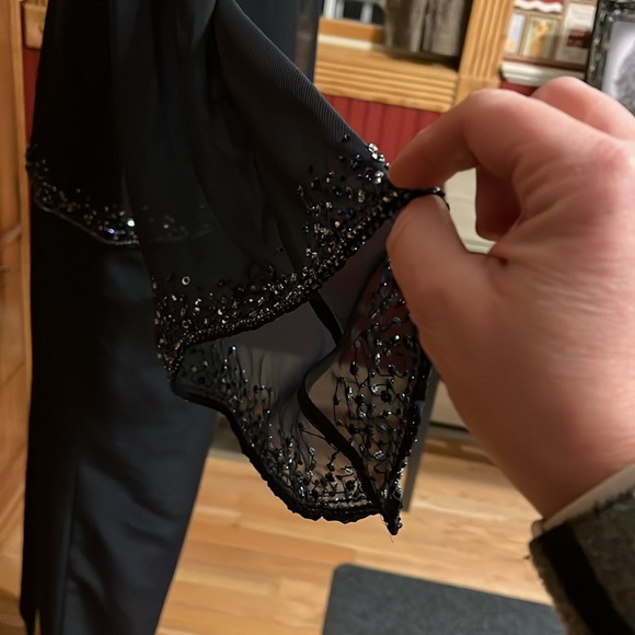 LNWOT 2 piece evening gown. Sheer beaded overtop.  Altered to size 8 petite - Picture 7 of 8